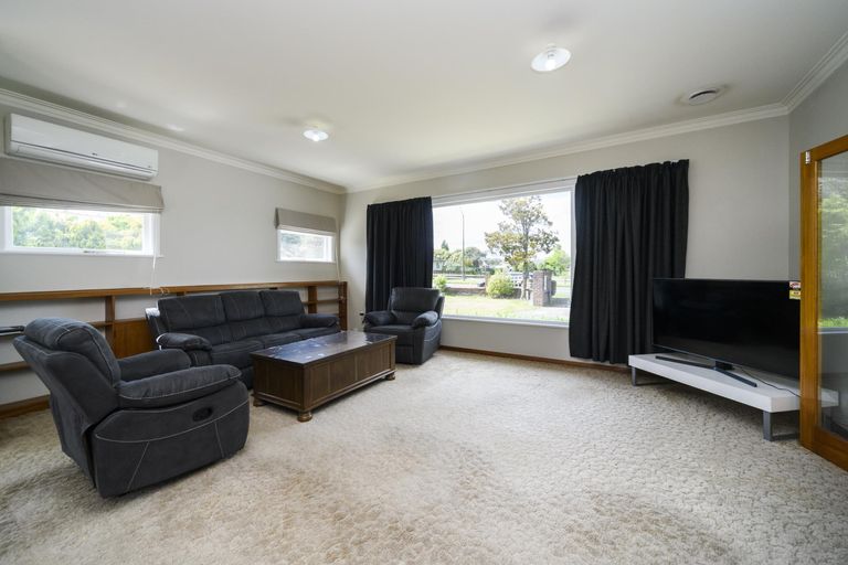 Photo of property in 583 Featherston Street, Roslyn, Palmerston North, 4414