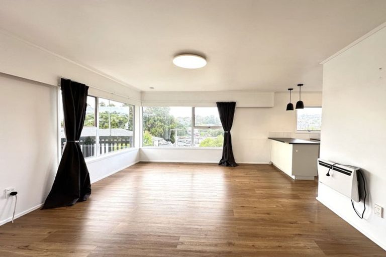 Photo of property in 2/20 Nigel Road, Browns Bay, Auckland, 0630