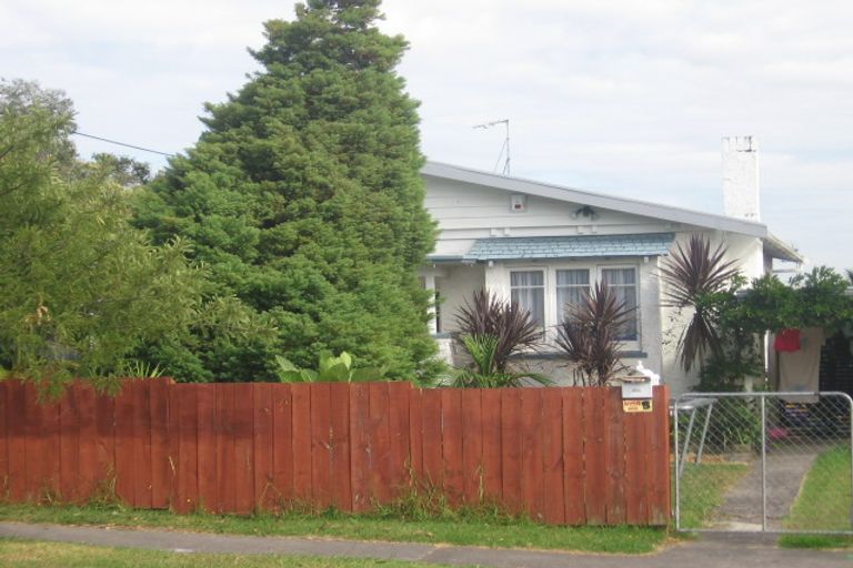 Photo of property in 1/88 Lynwood Road, New Lynn, Auckland, 0600