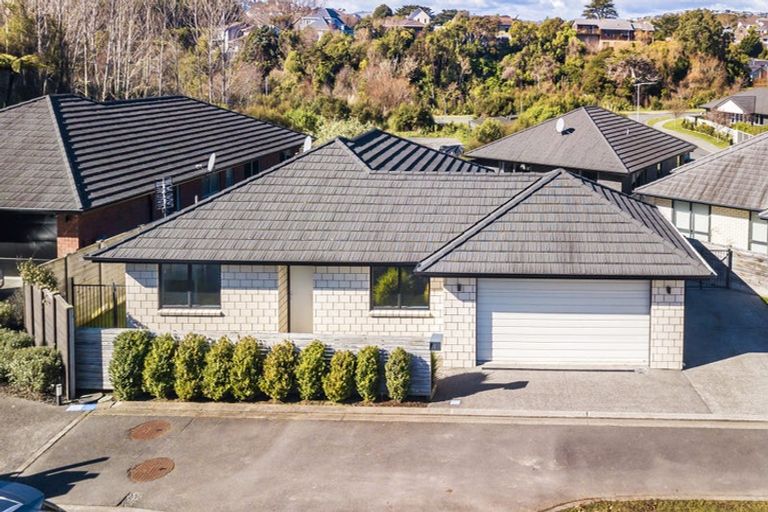 Photo of property in 6 Mooring Close, Whitby, Porirua, 5024