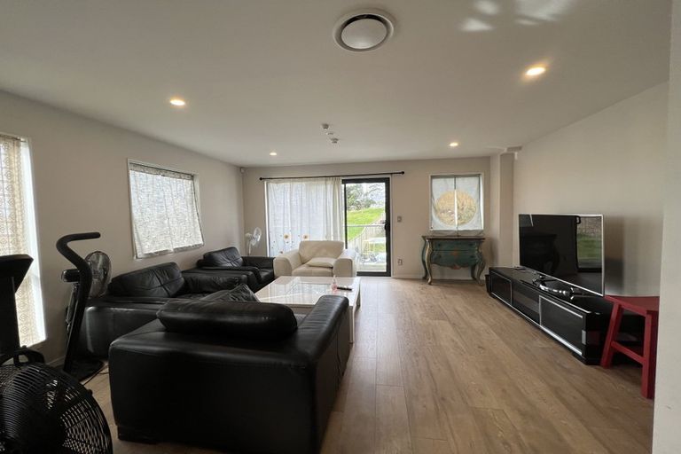 Photo of property in 1 Peony Mews, Oteha, Auckland, 0632