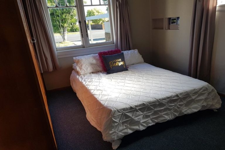 Photo of property in 35 Oxford Street, Fairfield, Hamilton, 3214