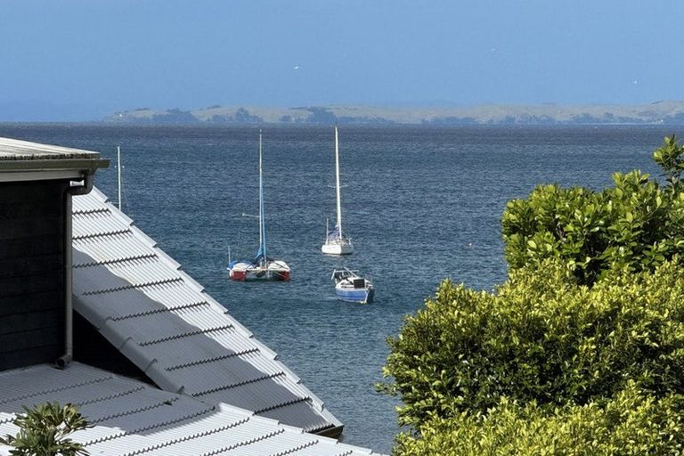 Photo of property in 7a Ellangowan Road, Waiake, Auckland, 0630