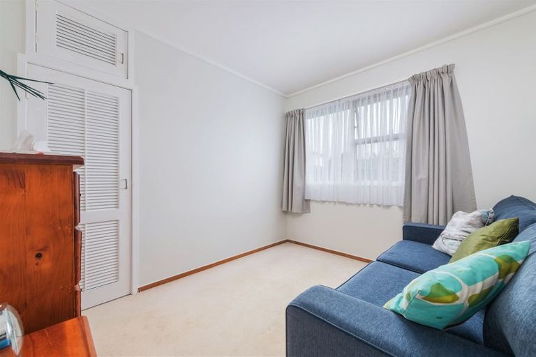 Photo of property in 17 Harmel Road, Glendene, Auckland, 0602