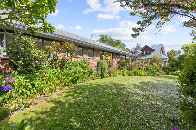 Photo of property in 131 Summerhill Drive, Fitzherbert, Palmerston North, 4410