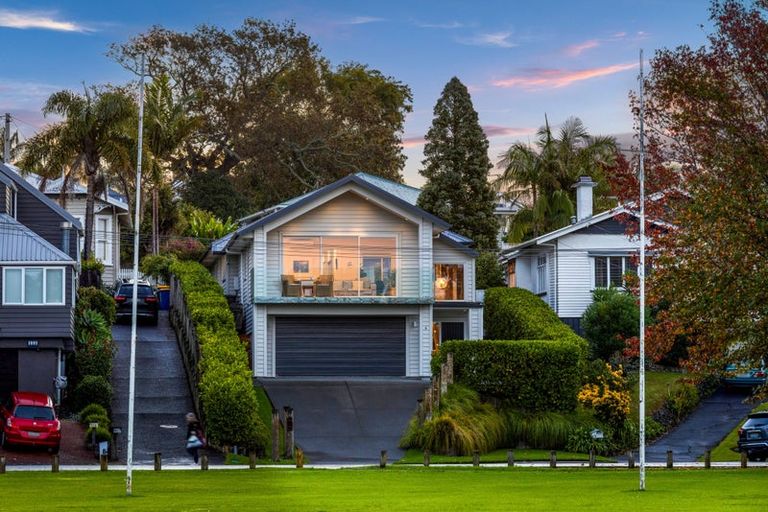 Photo of property in 6 Denby Lane, Northcote Point, Auckland, 0627