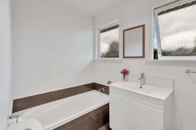 Photo of property in 8 Cohen Place, Milson, Palmerston North, 4414