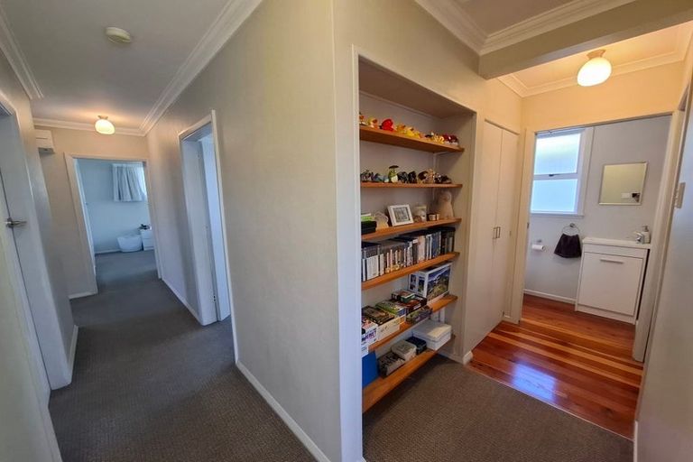 Photo of property in 21 Tarahua Road, Vogeltown, New Plymouth, 4310