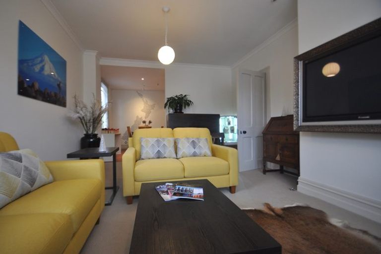 Photo of property in 32 Carrington Street, New Plymouth, 4310