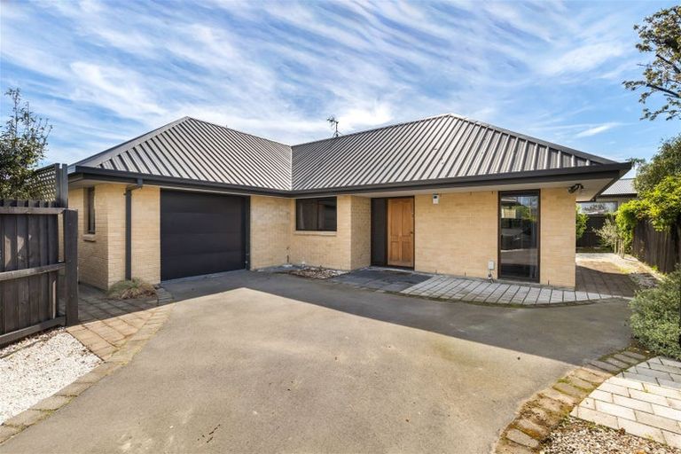 Photo of property in 2/193 Weston Road, St Albans, Christchurch, 8052