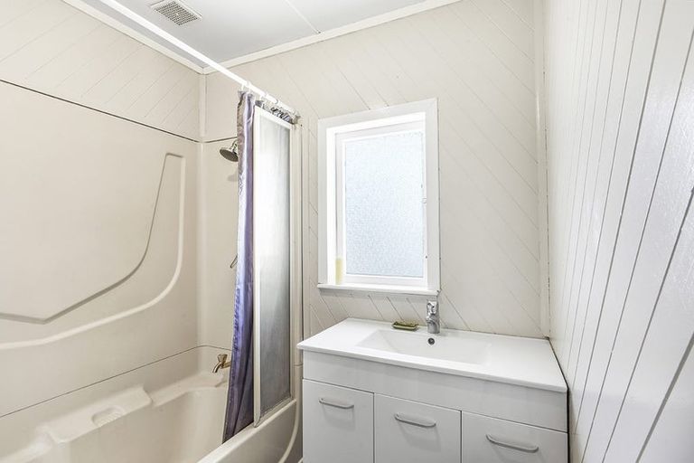 Photo of property in 16 Cameron Road, Hamilton East, Hamilton, 3216