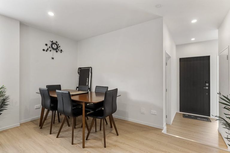 Photo of property in 86a Kelman Road, Kelston, Auckland, 0602