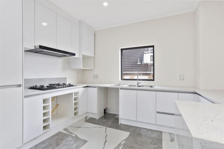 Photo of property in 4225b Great North Road, Glendene, Auckland, 0602