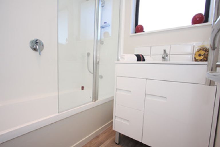 Photo of property in 1/6 Hatherley Place, Clendon Park, Auckland, 2103