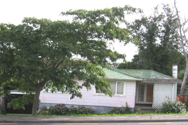 Photo of property in 116 Edmonton Road, Te Atatu South, Auckland, 0610