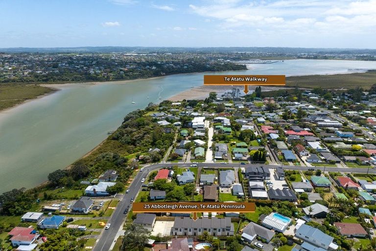 Photo of property in 3/25 Abbotleigh Avenue, Te Atatu Peninsula, Auckland, 0610
