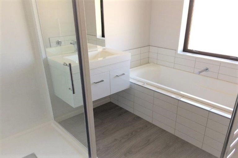 Photo of property in 15 Kirimoko Crescent, Wanaka, 9305