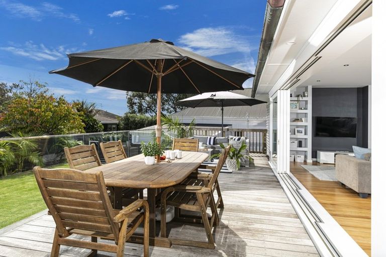 Photo of property in 1 Hanlon Crescent, Narrow Neck, Auckland, 0624