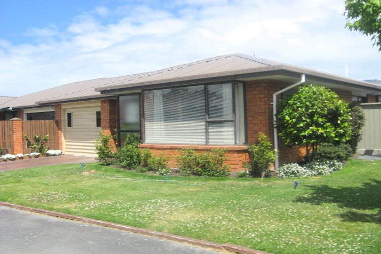 Photo of property in 1/11 Tuscany Place, Beckenham, Christchurch, 8023