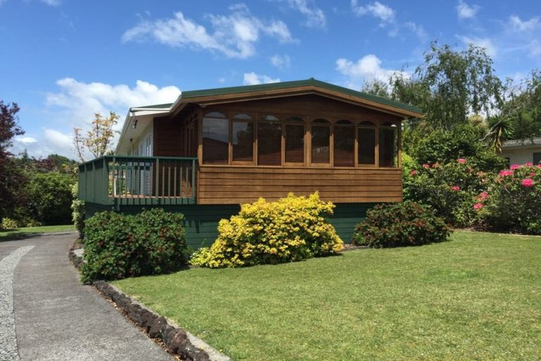 Photo of property in 33 Trelawn Place, Cockle Bay, Auckland, 2014