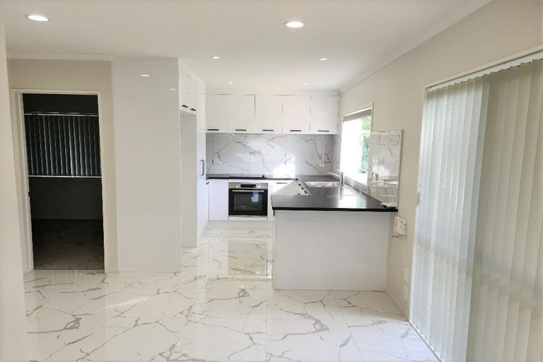 Photo of property in 71 Medvale Avenue, Flat Bush, Auckland, 2019