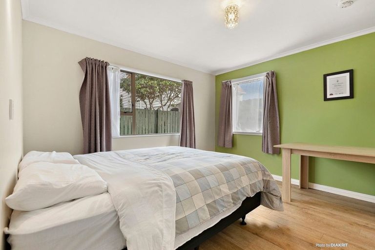 Photo of property in 2/271 Karori Road, Karori, Wellington, 6012