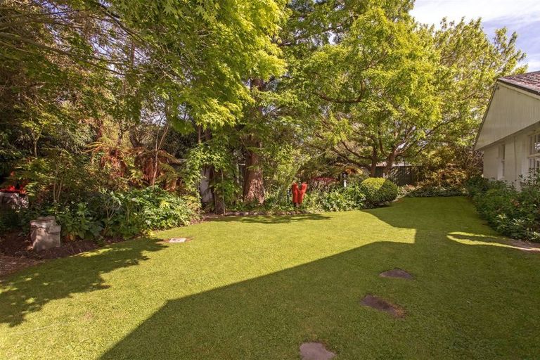 Photo of property in 55 Englefield Road, Northwood, Christchurch, 8051