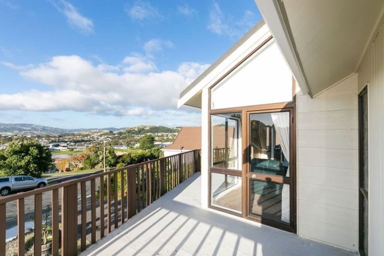Photo of property in 11 The Mainsail, Whitby, Porirua, 5024