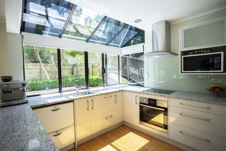 Photo of property in 17 Homewood Place, Chatswood, Auckland, 0626