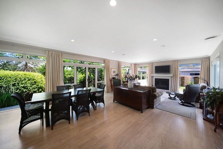 Photo of property in 14 Pescara Point, Karaka, Papakura, 2113