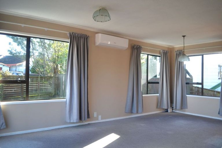 Photo of property in 1/52 Guadeloupe Crescent, Grenada Village, Wellington, 6037