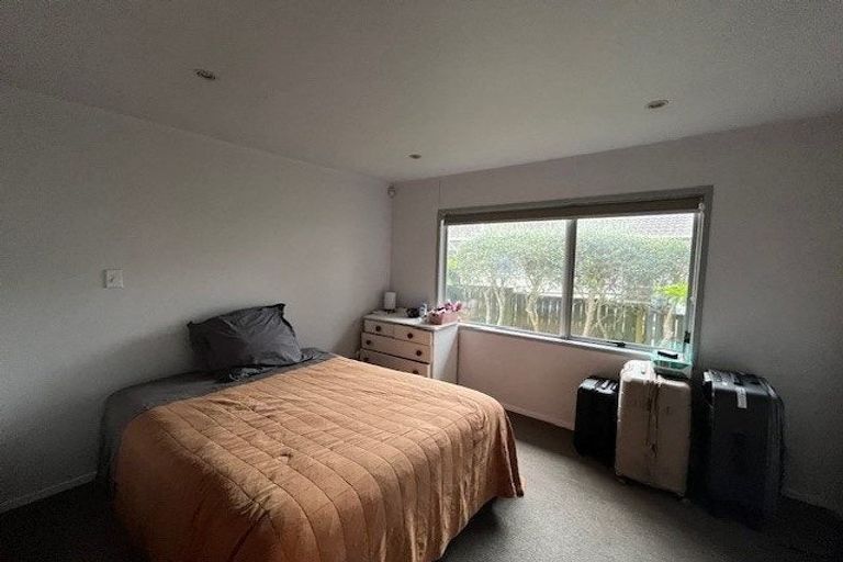 Photo of property in 2/8 Putney Place, Ranui, Auckland, 0612