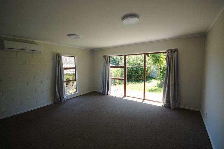 Photo of property in 1/16 Roberts Road, Glenfield, Auckland, 0629