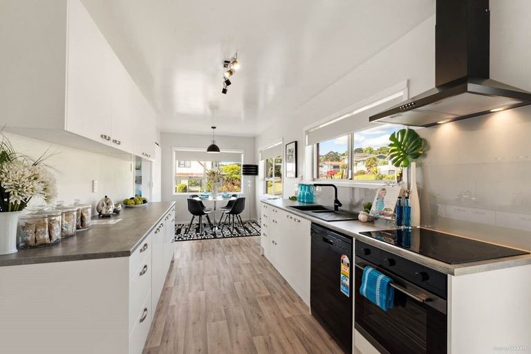 Photo of property in 2 April Place, Red Hill, Papakura, 2110