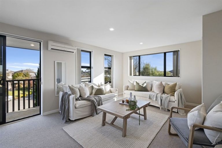 Photo of property in 7 Stoneleigh Green, Parklands, Christchurch, 8083