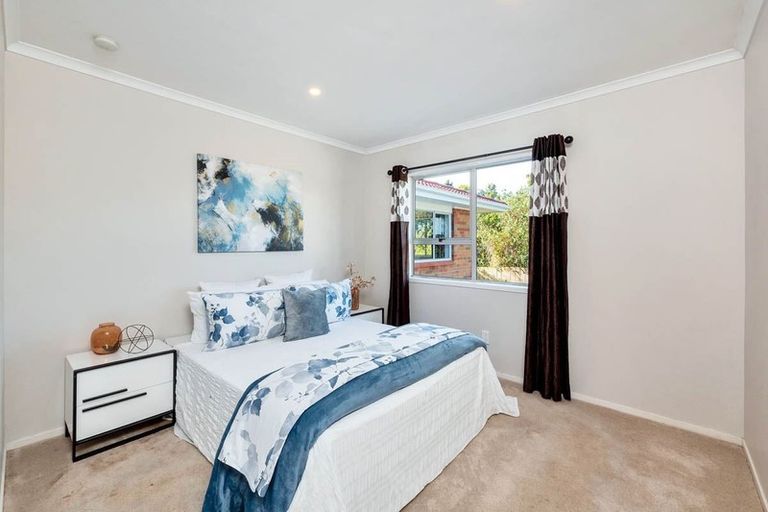 Photo of property in 5 Solar Road, Glen Eden, Auckland, 0602