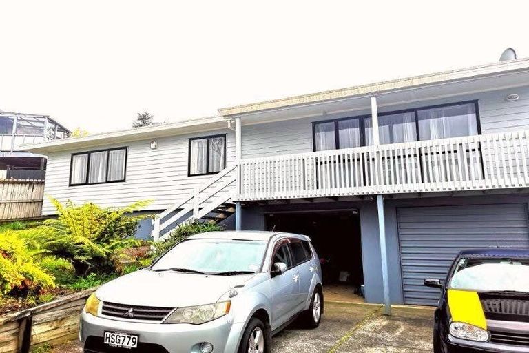 Photo of property in 93 Totaravale Drive, Totara Vale, Auckland, 0629