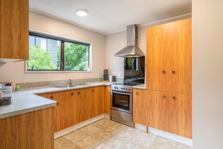 Photo of property in 24 Gavin Road, Raumati Beach, Paraparaumu, 5032