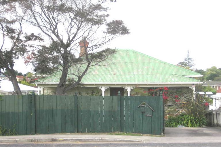 Photo of property in 1/50 Titirangi Road, New Lynn, Auckland, 0600