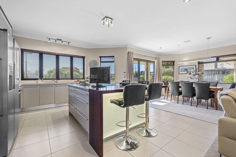 Photo of property in 14a Veale Road, Frankleigh Park, New Plymouth, 4310