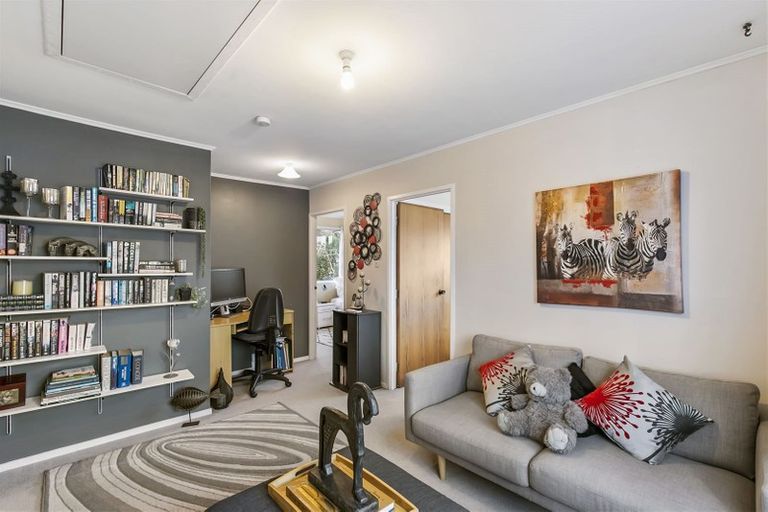 Photo of property in 1/57 Sunset Road, Totara Vale, Auckland, 0629