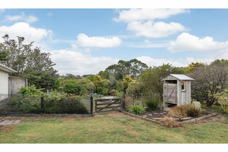 Photo of property in 805 State Highway 16, Waimauku, 0883