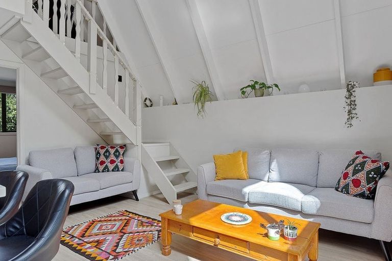 Photo of property in 1101 Dyers Pass Road, Governors Bay, Lyttelton, 8971