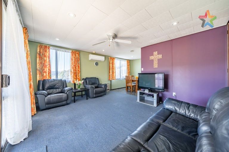 Photo of property in 1 Mcmanaway Grove, Stokes Valley, Lower Hutt, 5019
