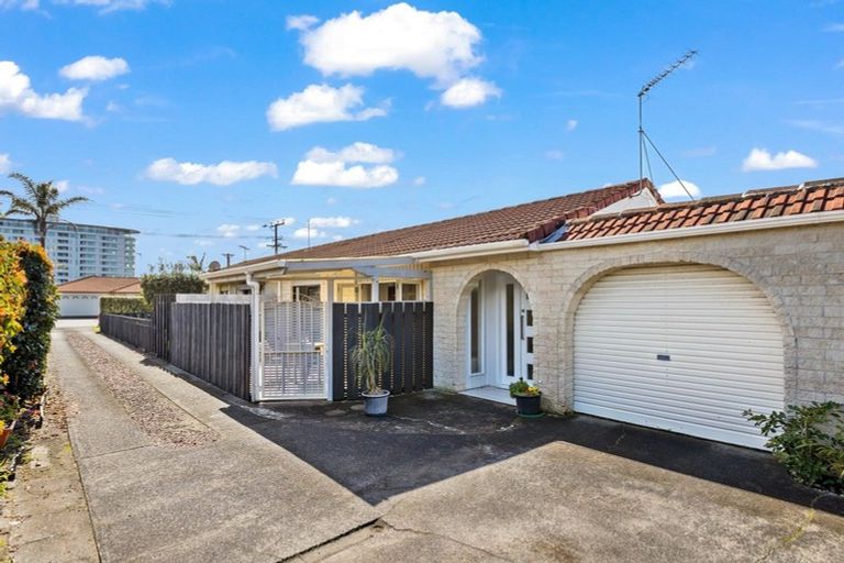 Photo of property in 2/16 Riverside Road, Orewa, 0931