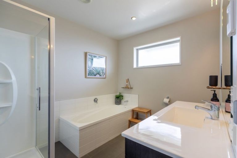 Photo of property in 16 Istana Place, Britannia Heights, Nelson, 7010