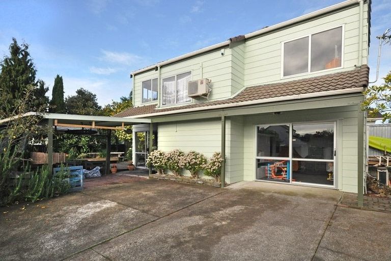Photo of property in 2 Edwin Freeman Place, Ranui, Auckland, 0612