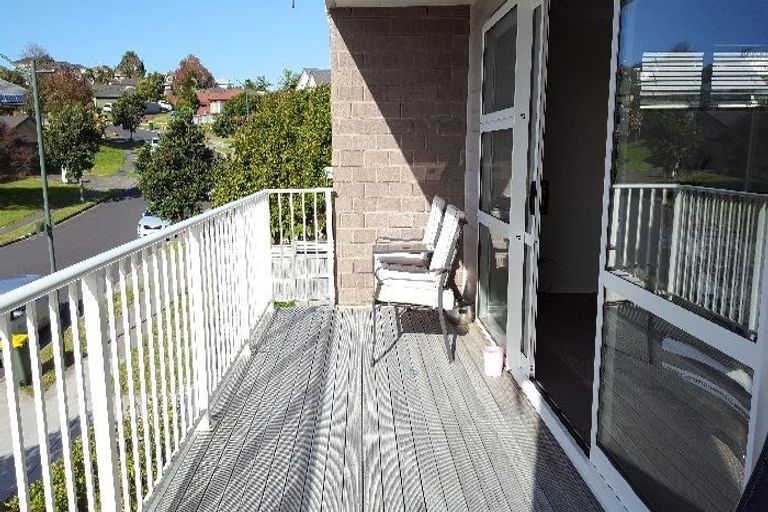 Photo of property in 9a Nimstedt Avenue, Oteha, Auckland, 0632