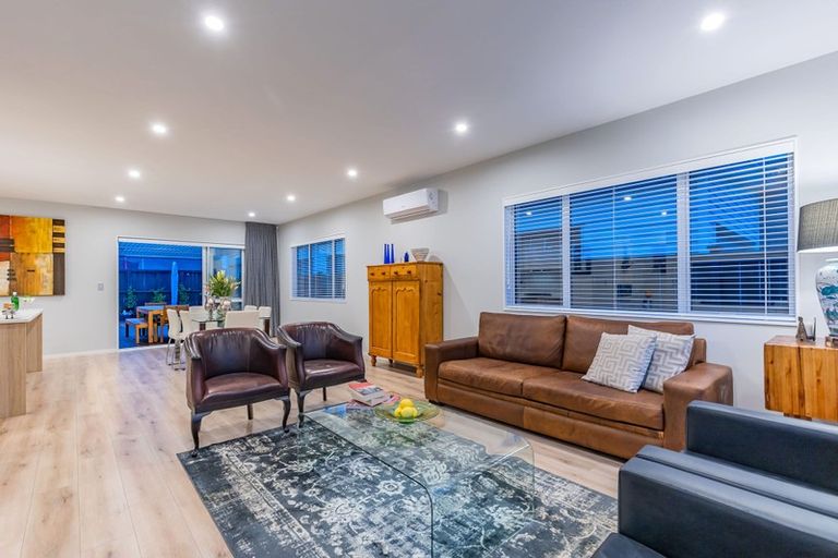 Photo of property in 9 Ropere Street, Kumeu, 0810