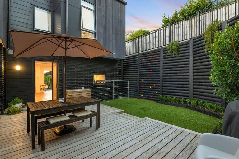 Photo of property in 10 Nga Tutu Place, Belmont, Auckland, 0622